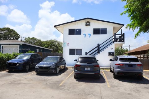 Propiedad comercial en venta en Pompano Beach, Florida, 253.72 m2 № 1863307 - foto 2