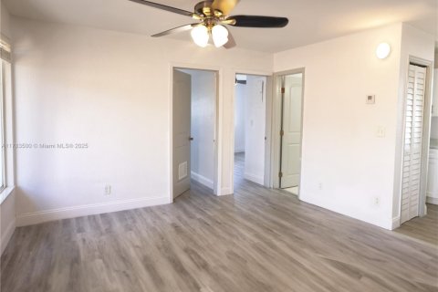 Propiedad comercial en venta en Pompano Beach, Florida, 253.72 m2 № 1863307 - foto 14