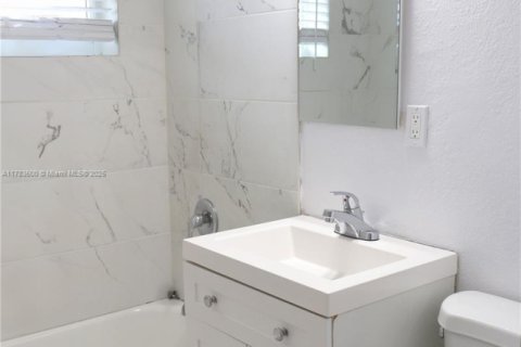Propiedad comercial en venta en Pompano Beach, Florida, 253.72 m2 № 1863307 - foto 23