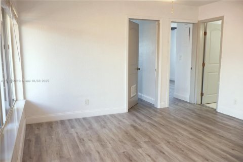 Propiedad comercial en venta en Pompano Beach, Florida, 253.72 m2 № 1863307 - foto 21