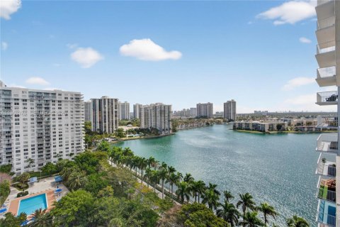 Condominio en Aventura, Florida, 2 dormitorios  № 2030737