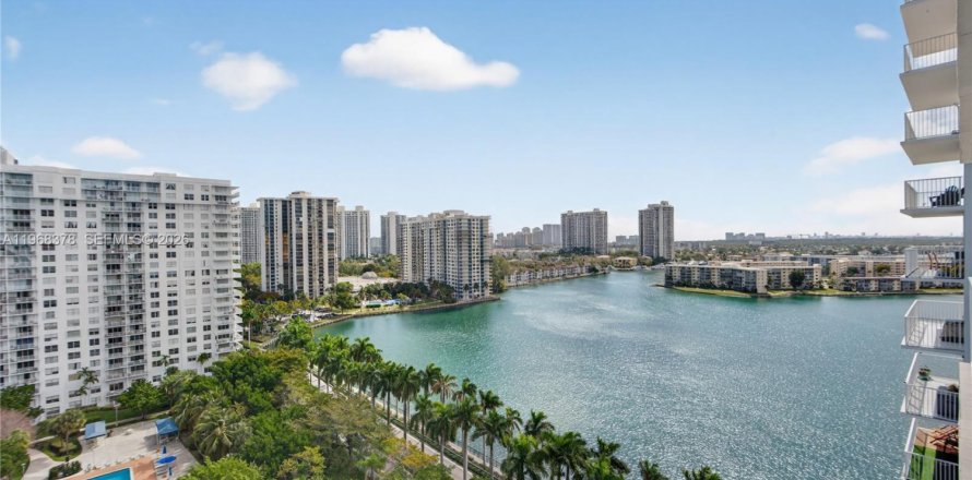 Condominio en Aventura, Florida, 2 dormitorios № 2030737