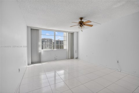 Condominio en venta en Aventura, Florida, 2 dormitorios, 113.34 m2 № 2030737 - foto 29