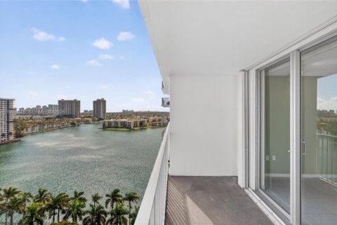 Condominio en venta en Aventura, Florida, 2 dormitorios, 113.34 m2 № 2030737 - foto 3
