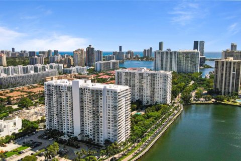 Condominio en venta en Aventura, Florida, 2 dormitorios, 113.34 m2 № 2030737 - foto 9
