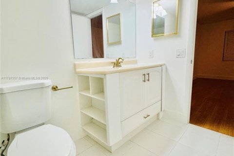 Condominio en venta en Oakland Park, Florida, 2 dormitorios, 97.55 m2 № 1979854 - foto 3