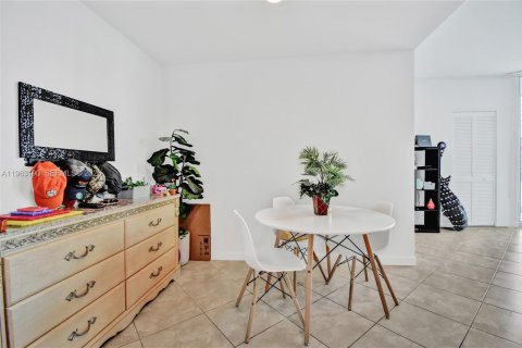 Купить кондоминиум в Майами, Флорида 1 спальня, 68.1м2, № 2025164 - фото 5