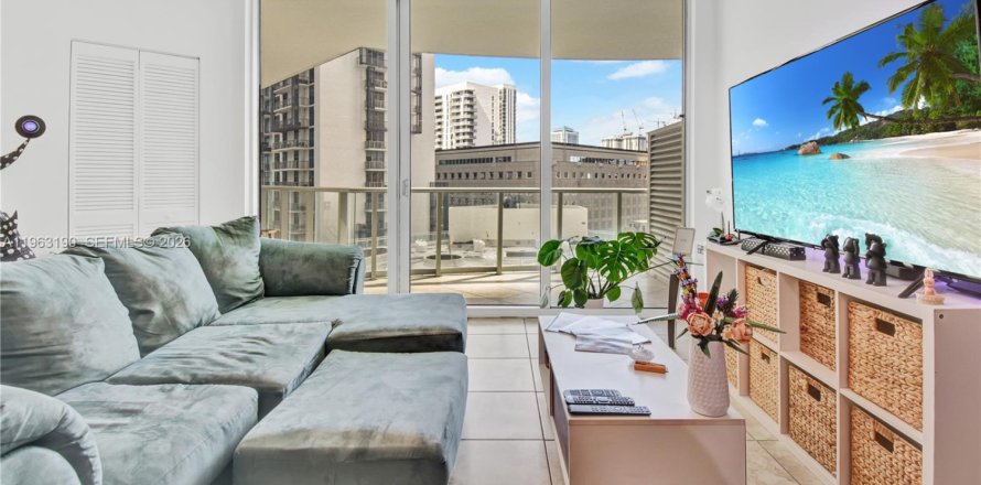 Кондоминиум с 1 спальней в Майами, Флорида № 2025164