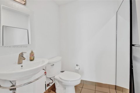 Купить кондоминиум в Майами, Флорида 1 спальня, 68.1м2, № 2025164 - фото 18