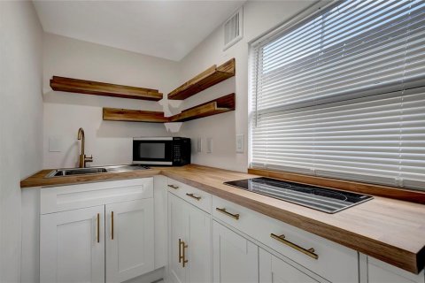 Купить коммерческую недвижимость в Тампа, Флорида 11 спален, 307.41м2, № 1543602 - фото 10