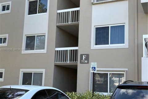 Condo in Miami, Florida, 1 bedroom  № 2043983 - photo 4