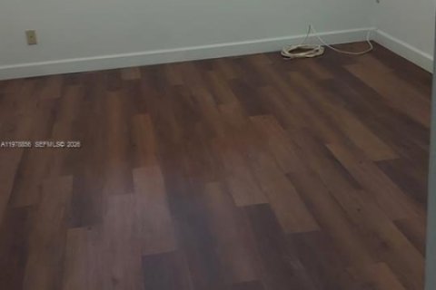 Condo in Miami, Florida, 1 bedroom  № 2043983 - photo 9