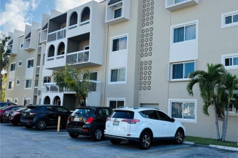 Condo in Miami, Florida, 1 bedroom  № 2043983 - photo 5