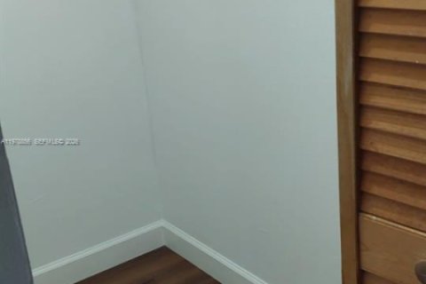 Condo in Miami, Florida, 1 bedroom  № 2043983 - photo 10