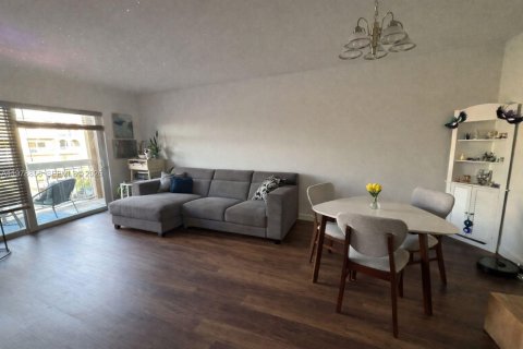 Condo in Miami, Florida, 1 bedroom  № 2043983 - photo 2