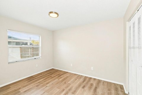 House in Tampa, Florida 3 bedrooms, 119.75 sq.m. № 2383340 - photo 13