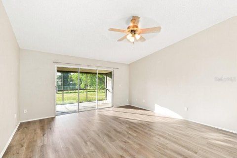 House in Tampa, Florida 3 bedrooms, 119.75 sq.m. № 2383340 - photo 3