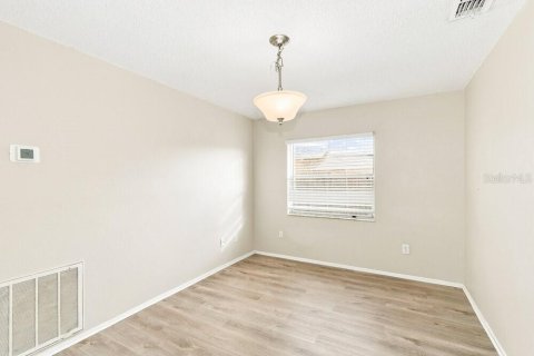 House in Tampa, Florida 3 bedrooms, 119.75 sq.m. № 2383340 - photo 5