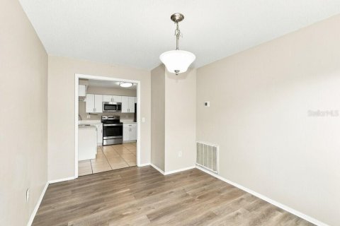 House in Tampa, Florida 3 bedrooms, 119.75 sq.m. № 2383340 - photo 6