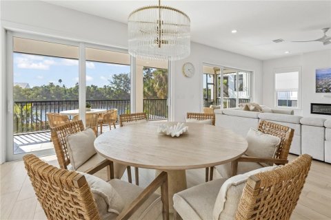 House in Sarasota, Florida 5 bedrooms, 389.26 sq.m. № 2151043 - photo 18