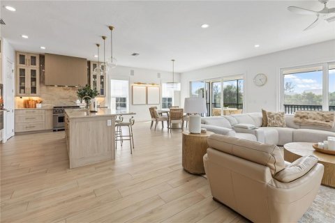 House in Sarasota, Florida 5 bedrooms, 389.26 sq.m. № 2151043 - photo 10