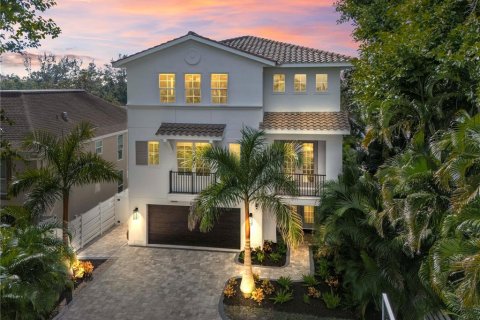 House in Sarasota, Florida 5 bedrooms, 389.26 sq.m. № 2151043