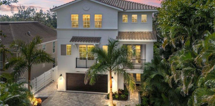 House in Sarasota, Florida 5 bedrooms, 389.26 sq.m. № 2151043