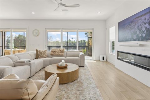 House in Sarasota, Florida 5 bedrooms, 389.26 sq.m. № 2151043 - photo 15