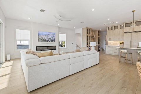 House in Sarasota, Florida 5 bedrooms, 389.26 sq.m. № 2151043 - photo 17