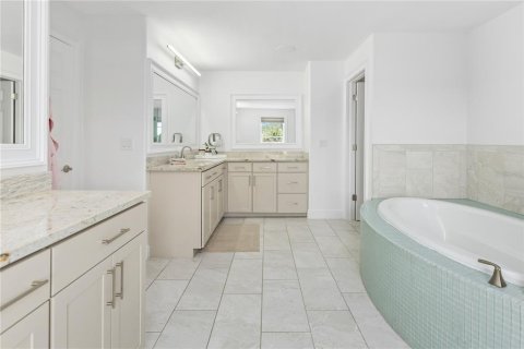House in Sarasota, Florida 5 bedrooms, 389.26 sq.m. № 2151043 - photo 26