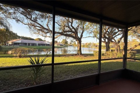 Снять в аренду таунхаус в Санрайз, Флорида 3 спальни, 174.28м2, № 2033585 - фото 19