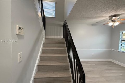 Снять в аренду таунхаус в Санрайз, Флорида 3 спальни, 174.28м2, № 2033585 - фото 9