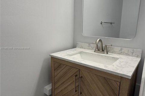 Снять в аренду таунхаус в Санрайз, Флорида 3 спальни, 174.28м2, № 2033585 - фото 8