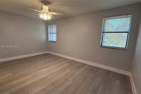 Снять в аренду таунхаус в Санрайз, Флорида 3 спальни, 174.28м2, № 2033585 - фото 14