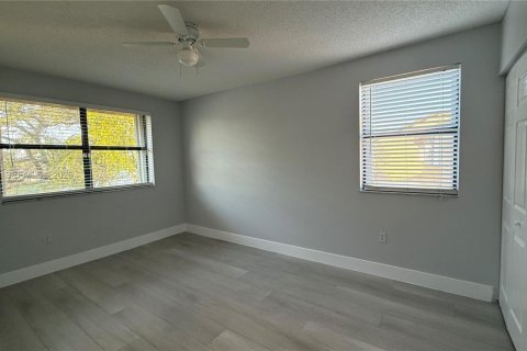 Снять в аренду таунхаус в Санрайз, Флорида 3 спальни, 174.28м2, № 2033585 - фото 13