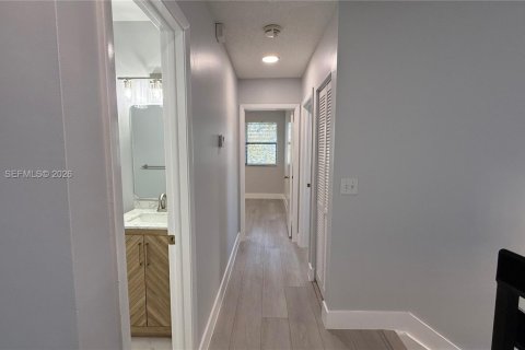 Снять в аренду таунхаус в Санрайз, Флорида 3 спальни, 174.28м2, № 2033585 - фото 10