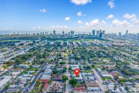 Propiedad comercial en venta en Hallandale Beach, Florida № 1993386 - foto 18