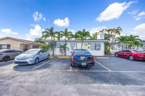 Propiedad comercial en venta en Hallandale Beach, Florida № 1993386 - foto 1