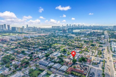 Propiedad comercial en venta en Hallandale Beach, Florida № 1993386 - foto 20