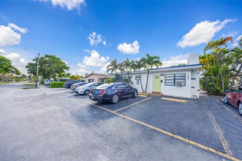 Propiedad comercial en venta en Hallandale Beach, Florida № 1993386 - foto 3