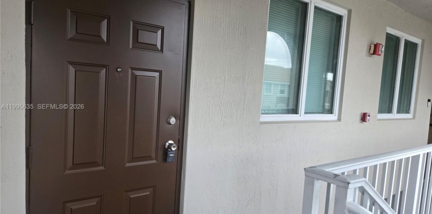 Condo in Homestead, Florida, 2 bedrooms  № 2067613