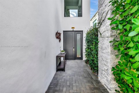 House in Boca Raton, Florida 5 bedrooms, 339 sq.m. № 1727168 - photo 6