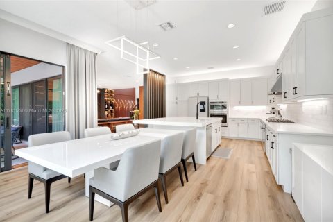 House in Boca Raton, Florida 5 bedrooms, 339 sq.m. № 1727168 - photo 18