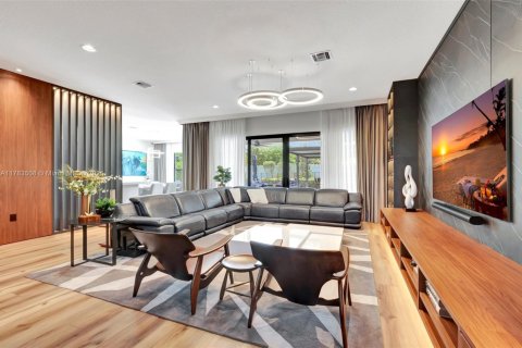 House in Boca Raton, Florida 5 bedrooms, 339 sq.m. № 1727168 - photo 8