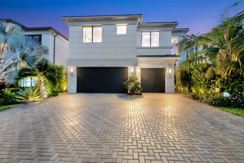 House in Boca Raton, Florida 5 bedrooms, 339 sq.m. № 1727168 - photo 1