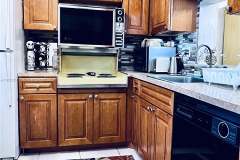 Apartment in Hallandale Beach, Florida 1 bedroom, 67.82 sq.m. № 1881789 - photo 13