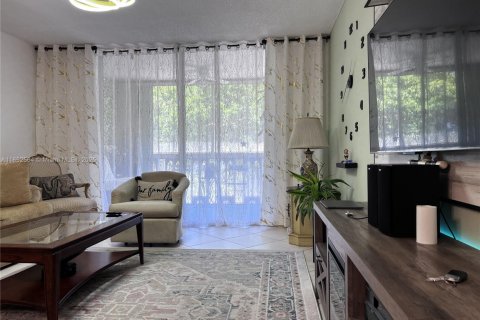 Apartment in Hallandale Beach, Florida 1 bedroom, 67.82 sq.m. № 1881789 - photo 1