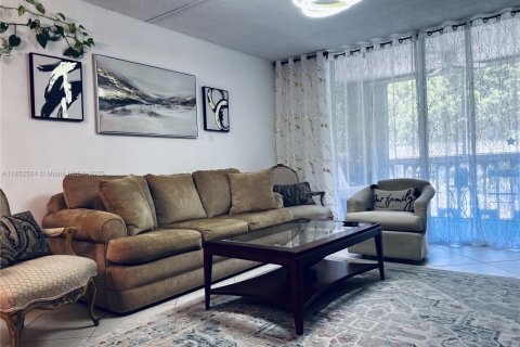 Apartment in Hallandale Beach, Florida 1 bedroom, 67.82 sq.m. № 1881789 - photo 3