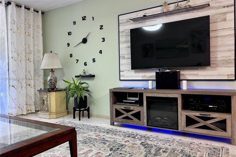 Apartment in Hallandale Beach, Florida 1 bedroom, 67.82 sq.m. № 1881789 - photo 2