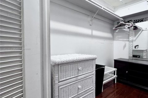 Apartment in Hallandale Beach, Florida 1 bedroom, 67.82 sq.m. № 1881789 - photo 12